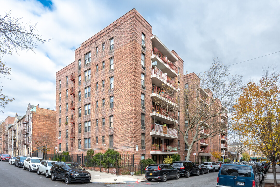 9411 34th Rd in Jackson Heights, NY - Building Photo