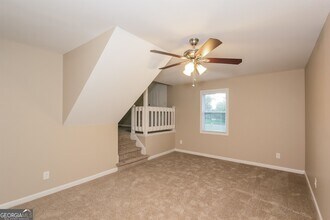 8365 Gledstone Way in Fairburn, GA - Building Photo - Building Photo
