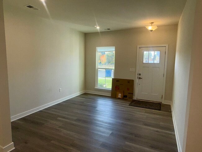 8 Owen Ct in Somerset, NJ - Building Photo - Building Photo