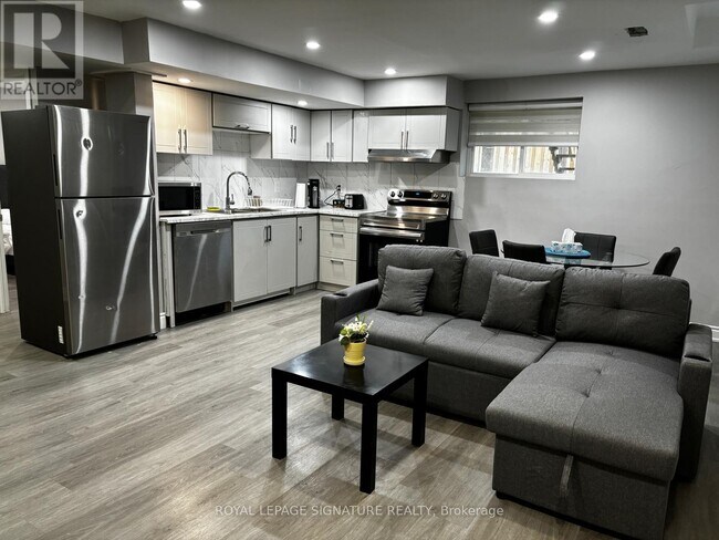 11 Overholt Dr in Thorold, ON - Building Photo - Building Photo