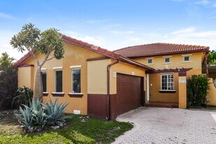 19408 NW 83rd Ave in Hialeah, FL - Building Photo