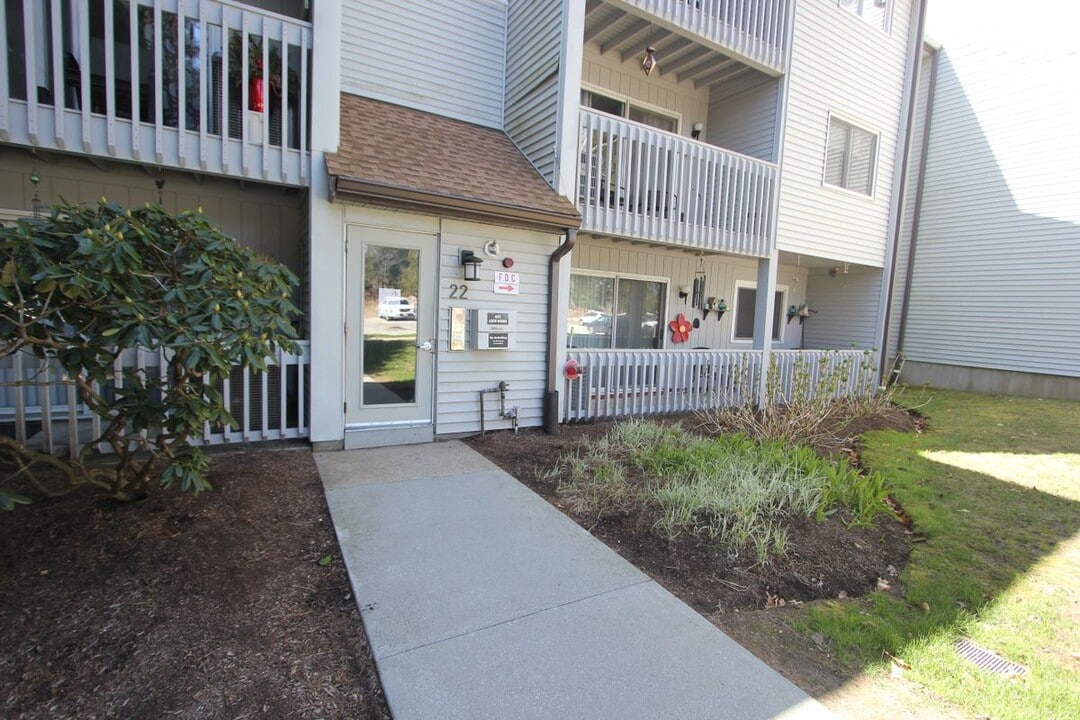 2209 Franklin Crossing Rd in Franklin, MA - Building Photo