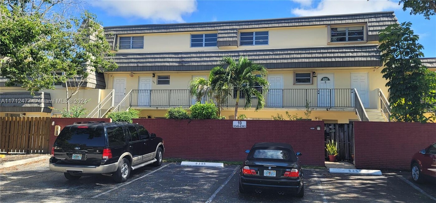 8355 SW 137th Ave, Unit 8355 in Miami, FL - Building Photo