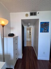 1470 NE 123rd St in North Miami, FL - Foto de edificio - Building Photo