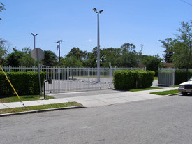 580 NE 73rd St in Miami, FL - Building Photo
