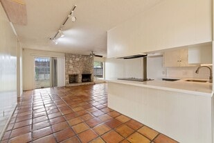 4810 Timberline Dr in Rollingwood, TX - Building Photo