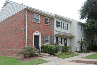 Legacy at Country Club in Tuscaloosa, AL - Foto de edificio - Building Photo