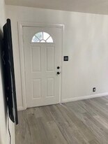 5842 Lexington Ave in Los Angeles, CA - Building Photo