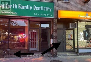 909 A Danforth Ave in Toronto, ON - Building Photo