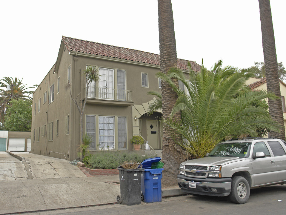 410 N Orange Grove Ave in Los Angeles, CA - Building Photo