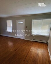 11067 Hupp Ave in Warren, MI - Building Photo - Building Photo