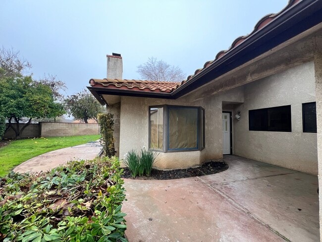 1104 Pinewood Ct in Madera, CA - Building Photo - Building Photo