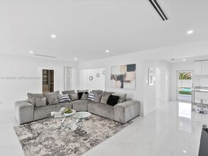 4901 Grant St in Hollywood, FL - Building Photo - Building Photo