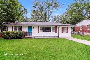 111 Scarlett Dr in Jonesboro, GA - Building Photo