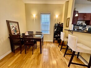 22 Elmore St, Unit 2 in Boston, MA - Foto de edificio - Building Photo