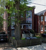 216 Seaton St in Toronto, ON - Building Photo