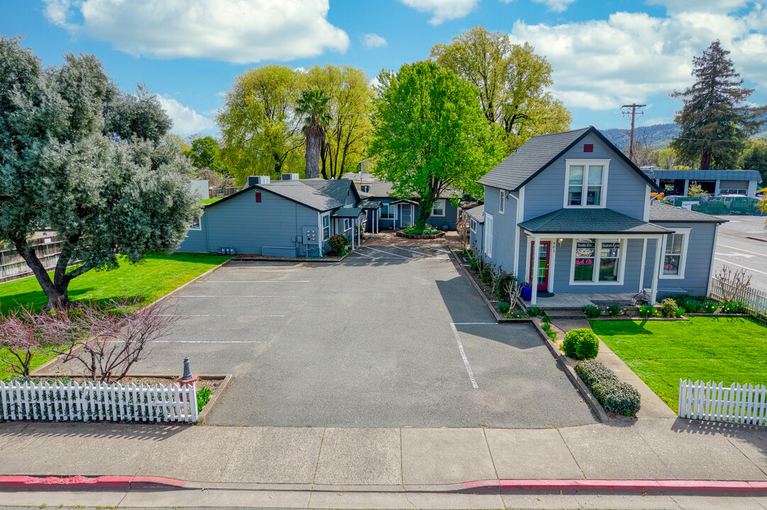 403 E Perkins St in Ukiah, CA - Building Photo