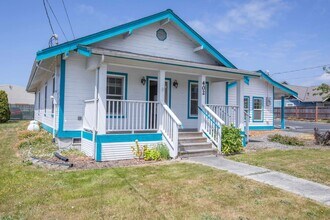 402 S Main St in Coupeville, WA - Building Photo - Building Photo
