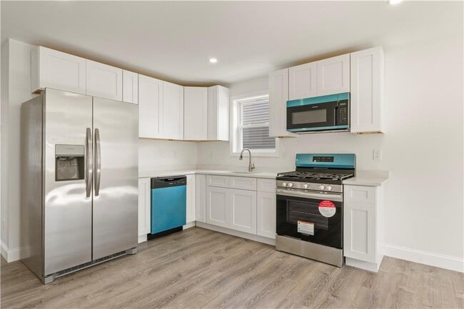 30 Danby St in Providence, RI - Building Photo - Building Photo