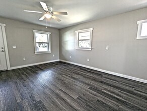 38742 11th Ave in Zephyrhills, FL - Building Photo - Building Photo