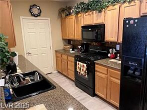 3975 N Hualapai Way in Las Vegas, NV - Building Photo - Building Photo