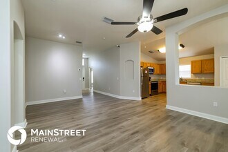 319 Erie Ct in Kissimmee, FL - Foto de edificio - Building Photo