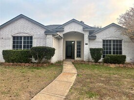 6318 Sasaki Way in Garland, TX - Building Photo