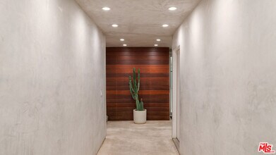 26050 Pacific Coast Hwy in Malibu, CA - Building Photo - Building Photo