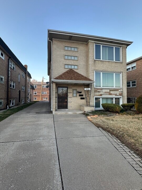 6916 W 87th St in Burbank, IL - Building Photo