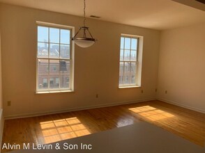 706 S 11th St in Philadelphia, PA - Building Photo - Building Photo