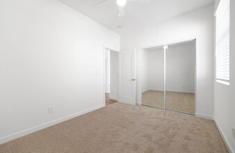 137 W Olive Dr in San Diego, CA - Building Photo - Building Photo