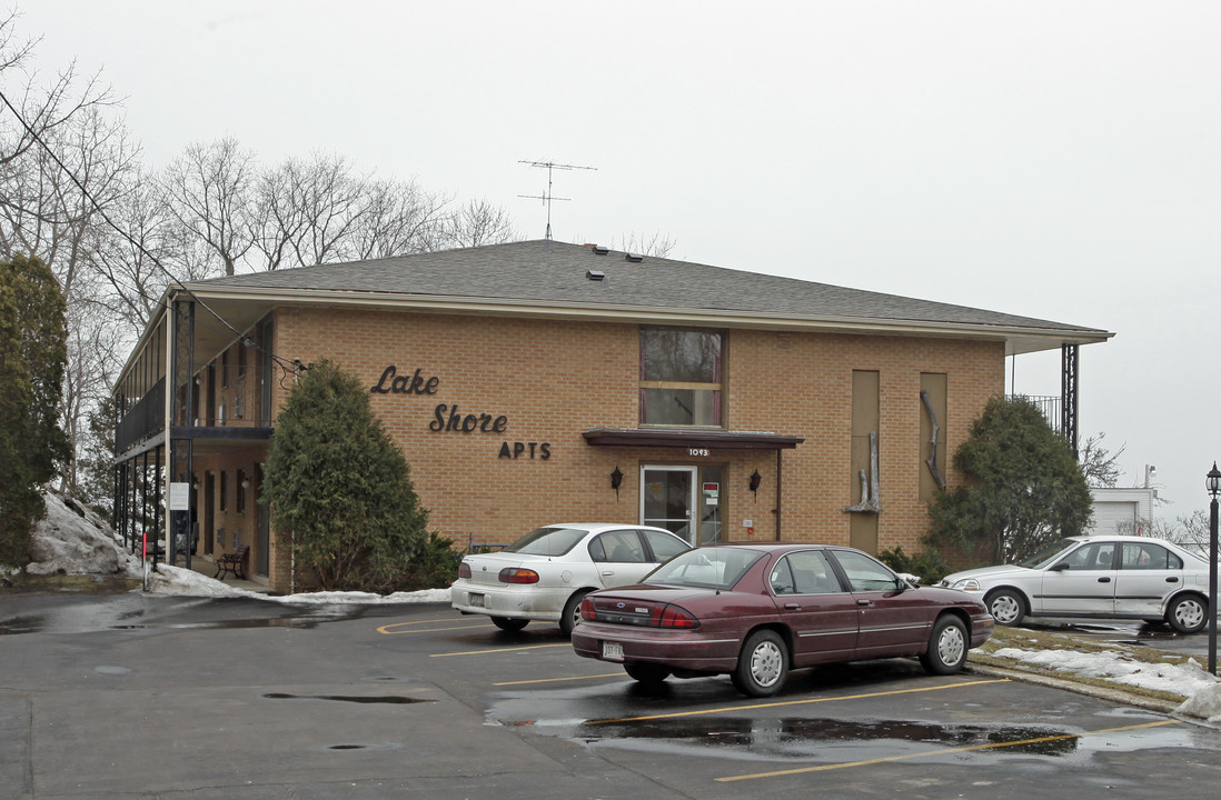 1093 Sheridan Rd in Somers, WI - Foto de edificio