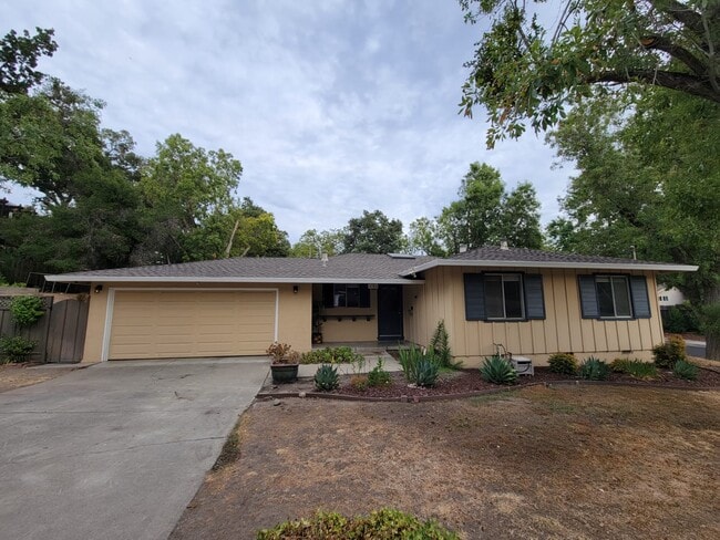 4380 Entrada Dr