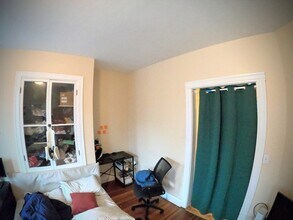 90 Fisher Ave, Unit 3 in Boston, MA - Foto de edificio - Building Photo