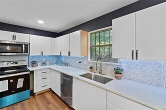 212 Creek Cove Dr in Dallas, TX - Building Photo - Building Photo