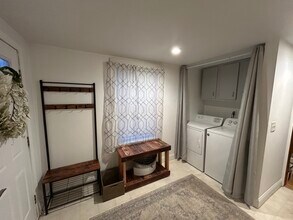 107-2 Atlantic St, Unit apt 1 in Quincy, MA - Foto de edificio - Building Photo