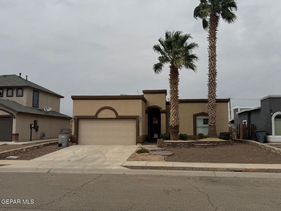 14265 Craggy Rock Ave in El Paso, TX - Building Photo
