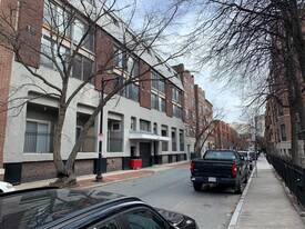 37 Symphony Rd, Unit 44 in Boston, MA - Building Photo