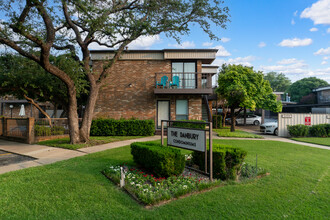 The Danbury Condominiums in Dallas, TX - Building Photo - Building Photo