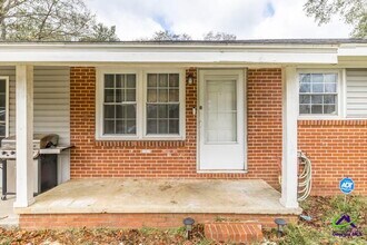 100 Ravenwood Way in Warner Robins, GA - Building Photo - Building Photo