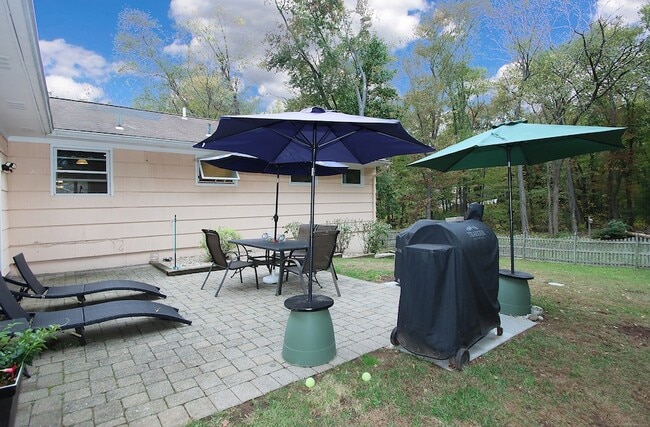 104 Country Club Rd in Cheshire, CT - Building Photo - Building Photo