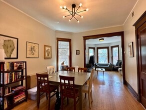 1324 W Barry Ave, Unit 2F in Chicago, IL - Building Photo - Building Photo