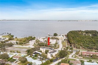 1950 NE Indian River Dr in Jensen Beach, FL - Building Photo - Building Photo