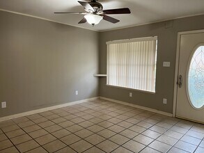 320 Poplar Dr in Ocean Springs, MS - Foto de edificio - Building Photo