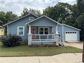 320 S Washington Ave in Fayetteville, AR - Building Photo