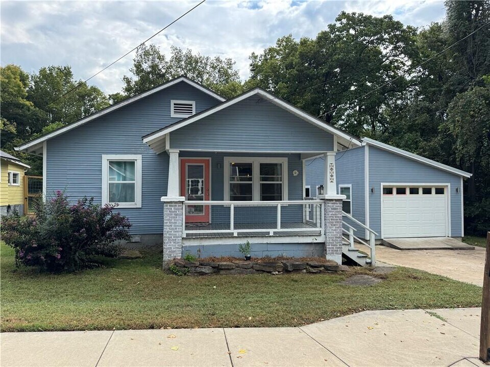 320 S Washington Ave in Fayetteville, AR - Building Photo