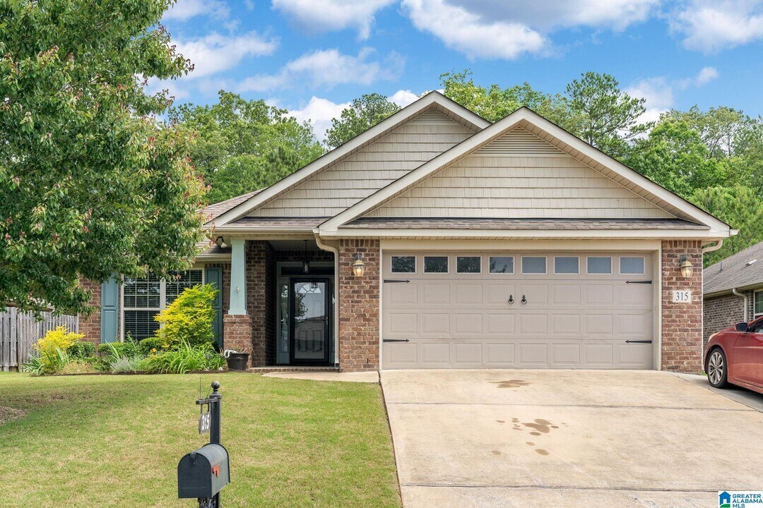 315 Ivy Hills Cir in Calera, AL - Building Photo