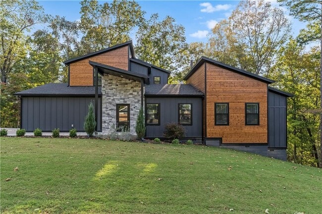 property at 2 Clee Ln