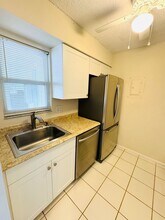 5649 Midnight Pass Rd in Siesta Key, FL - Building Photo - Building Photo