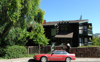 909 Dewing Ave in Lafayette, CA - Foto de edificio - Building Photo